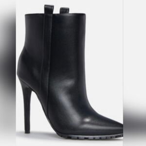 Shoe Dazzle Sleek Black Heeled Boots